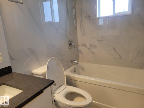 15112 72 Street, Edmonton, AB - Indoor Photo Showing Bathroom