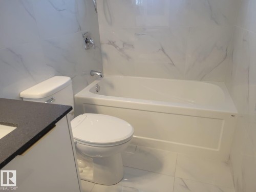 15112 72 Street, Edmonton, AB - Indoor Photo Showing Bathroom