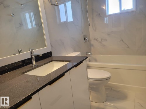 15112 72 Street, Edmonton, AB - Indoor Photo Showing Bathroom