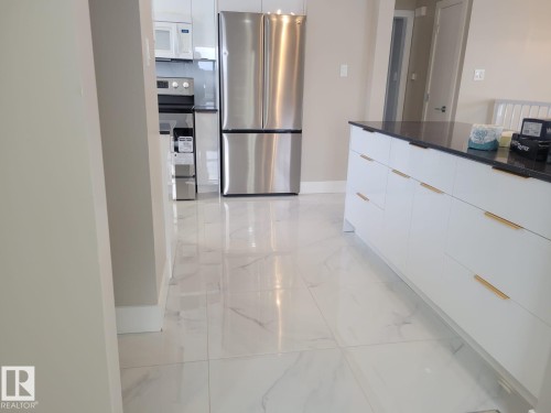 15112 72 Street, Edmonton, AB - Indoor Photo Showing Kitchen