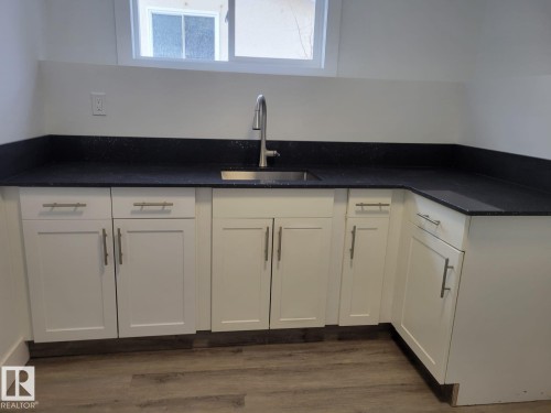 15112 72 Street, Edmonton, AB - Indoor Photo Showing Kitchen