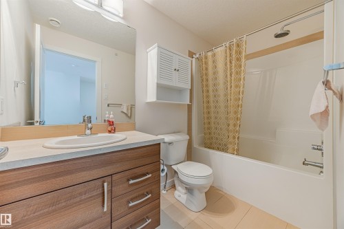 409 9517 160 Avenue, Edmonton, AB - Indoor Photo Showing Bathroom