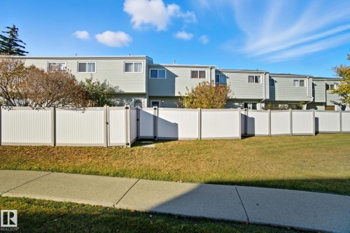 223 Dickinsfield Court, Edmonton, AB - Outdoor