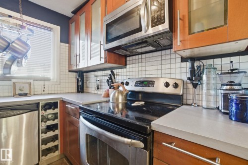 223 Dickinsfield Court, Edmonton, AB - Indoor Photo Showing Kitchen