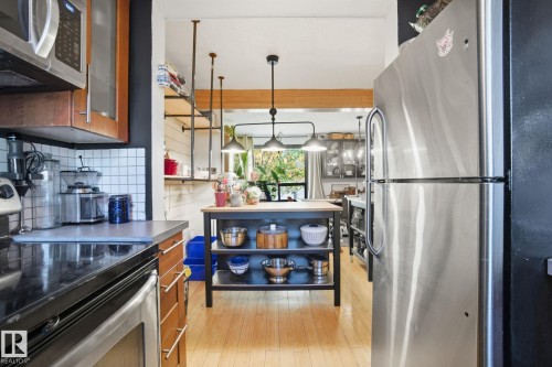 223 Dickinsfield Court, Edmonton, AB - Indoor Photo Showing Kitchen