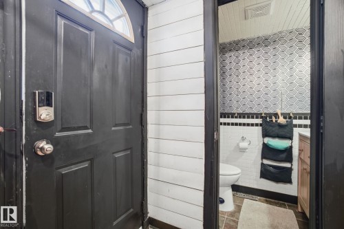 223 Dickinsfield Court, Edmonton, AB - Indoor Photo Showing Bathroom
