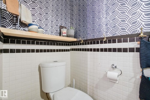 223 Dickinsfield Court, Edmonton, AB - Indoor Photo Showing Bathroom