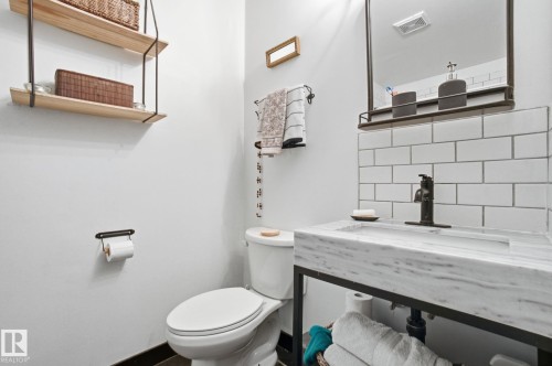 223 Dickinsfield Court, Edmonton, AB - Indoor Photo Showing Bathroom