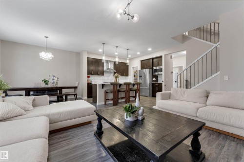 2320 Chokecherry Close, Edmonton, AB - Indoor Photo Showing Living Room