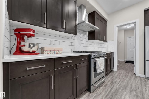 2320 Chokecherry Close, Edmonton, AB - Indoor Photo Showing Kitchen