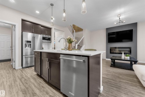 2320 Chokecherry Close, Edmonton, AB - Indoor Photo Showing Kitchen With Upgraded Kitchen
