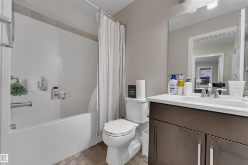 2320 Chokecherry Close, Edmonton, AB - Indoor Photo Showing Bathroom