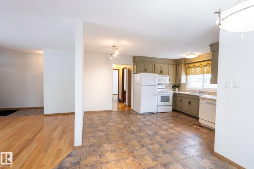 14811 61A Street, Edmonton, AB - Indoor Photo Showing Kitchen