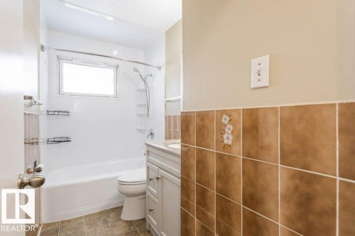 16206 79A Avenue, Edmonton, AB - Indoor Photo Showing Bathroom
