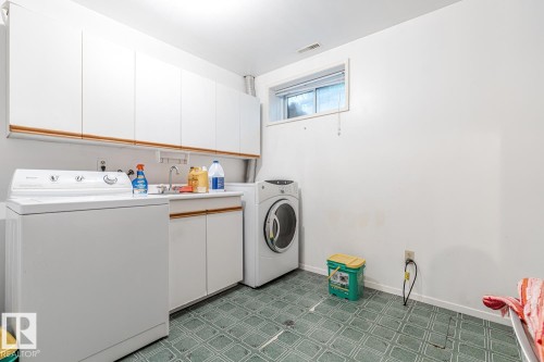 4522 53 Avenue, Leduc, AB - Indoor Photo Showing Laundry Room