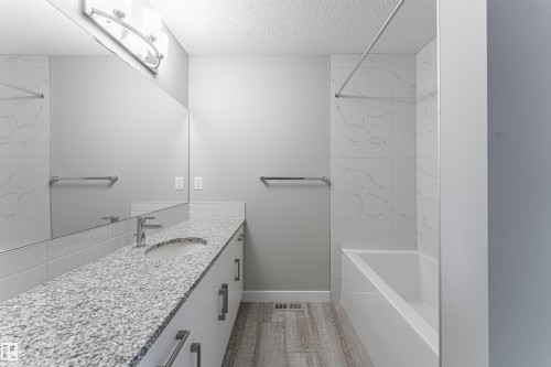 20512 22 Avenue, Edmonton, AB - Indoor Photo Showing Bathroom