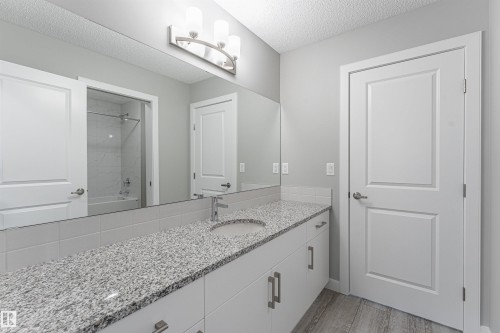 20512 22 Avenue, Edmonton, AB - Indoor Photo Showing Bathroom