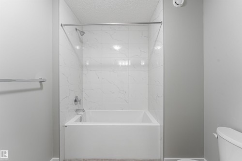 20512 22 Avenue, Edmonton, AB - Indoor Photo Showing Bathroom