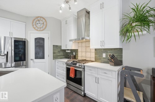 8209 14 Avenue, Edmonton, AB - Indoor Photo Showing Kitchen With Upgraded Kitchen
