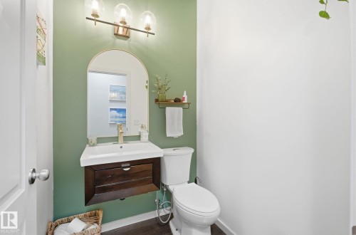 8209 14 Avenue, Edmonton, AB - Indoor Photo Showing Bathroom