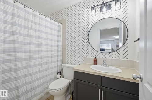 8209 14 Avenue, Edmonton, AB - Indoor Photo Showing Bathroom