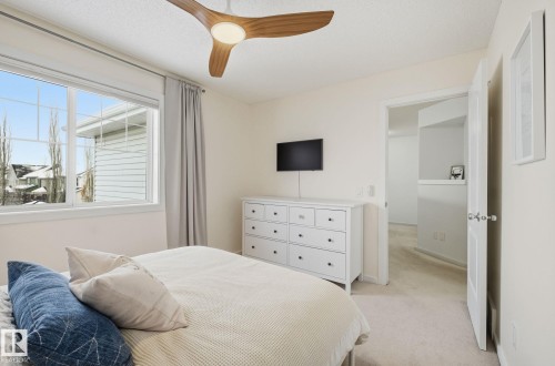 8209 14 Avenue, Edmonton, AB - Indoor Photo Showing Bedroom