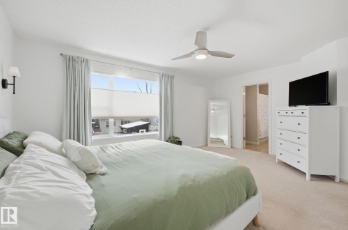 8209 14 Avenue, Edmonton, AB - Indoor Photo Showing Bedroom