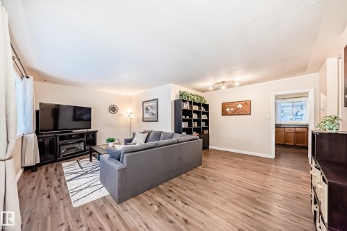 13032 134 Street, Edmonton, AB - Indoor Photo Showing Living Room