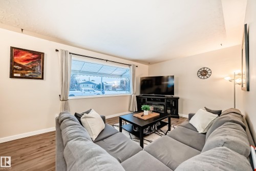 13032 134 Street, Edmonton, AB - Indoor Photo Showing Living Room
