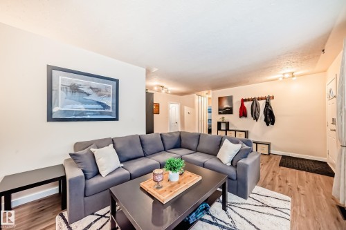 13032 134 Street, Edmonton, AB - Indoor Photo Showing Living Room