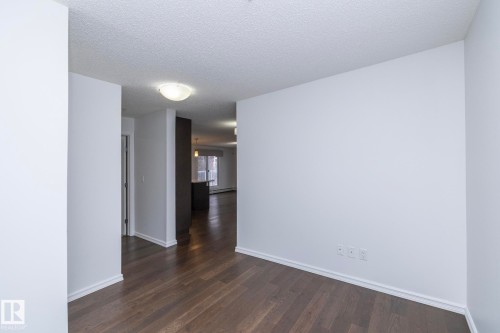102 2203 44 Avenue, Edmonton, AB - Indoor Photo Showing Other Room
