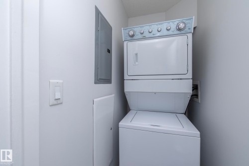 102 2203 44 Avenue, Edmonton, AB - Indoor Photo Showing Laundry Room