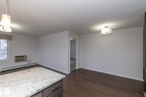 102 2203 44 Avenue, Edmonton, AB - Indoor Photo Showing Other Room