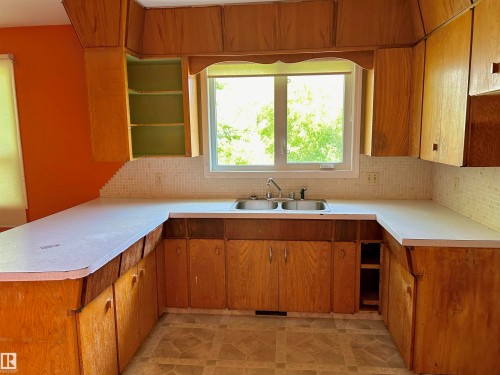 5033 48 Avenue, St. Paul Town, AB - Indoor Photo Showing Kitchen With Double Sink