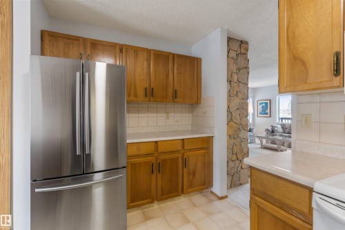 10854 11 Avenue, Edmonton, AB - Indoor Photo Showing Kitchen
