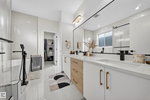 16527 3 Street, Edmonton, AB - Indoor