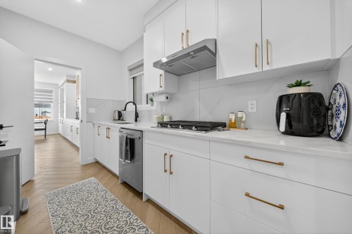 16527 3 Street, Edmonton, AB - Indoor Photo Showing Kitchen With Upgraded Kitchen