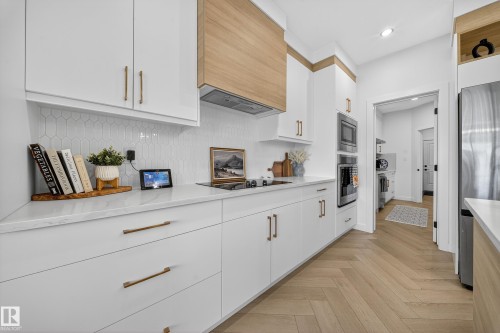 16527 3 Street, Edmonton, AB - Indoor Photo Showing Kitchen