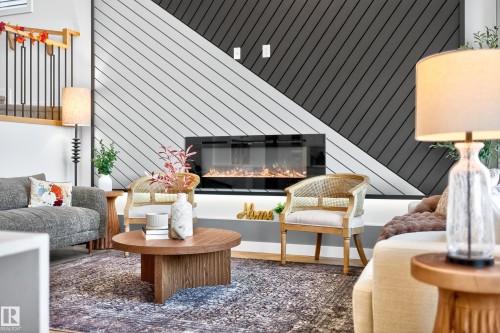 16527 3 Street, Edmonton, AB -  Photo Showing Living Room