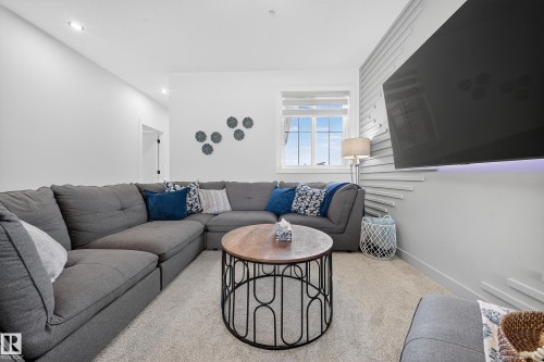 16527 3 Street, Edmonton, AB - Indoor Photo Showing Living Room