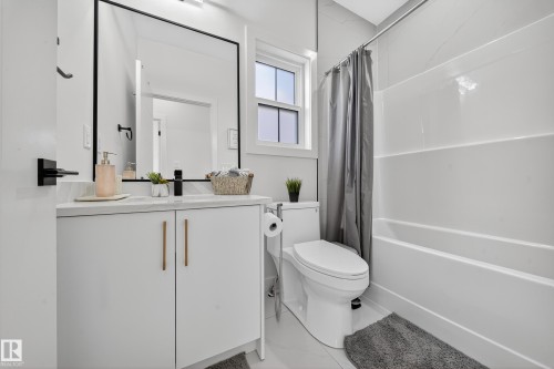16527 3 Street, Edmonton, AB - Indoor Photo Showing Bathroom