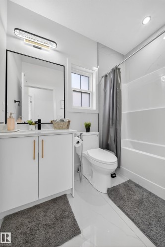 16527 3 Street, Edmonton, AB - Indoor Photo Showing Bathroom