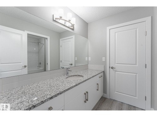 20512 22 Ave Nw, Edmonton, AB - Indoor Photo Showing Bathroom