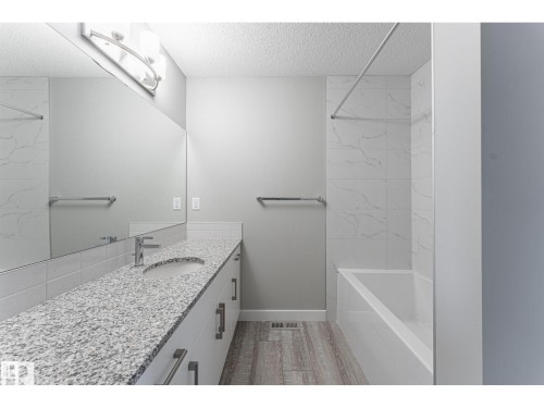 20512 22 Ave Nw, Edmonton, AB - Indoor Photo Showing Bathroom
