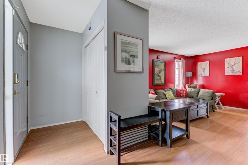 1049 Jones Crescent, Edmonton, AB - Indoor
