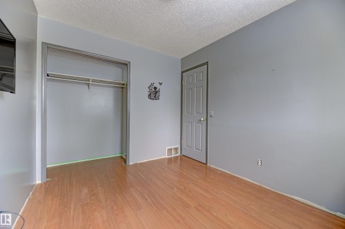 1049 Jones Crescent, Edmonton, AB - Indoor Photo Showing Other Room