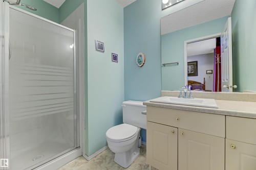 1049 Jones Crescent, Edmonton, AB - Indoor Photo Showing Bathroom