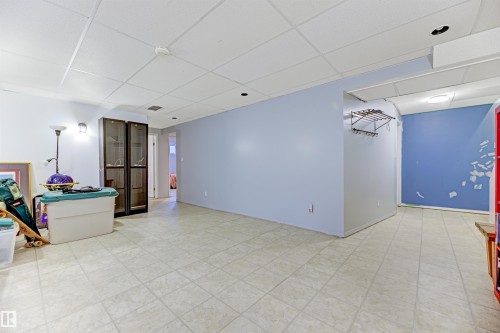 1049 Jones Crescent, Edmonton, AB - Indoor Photo Showing Other Room