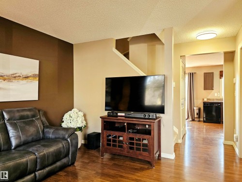 29 1404 Hermitage Road, Edmonton, AB - Indoor Photo Showing Living Room
