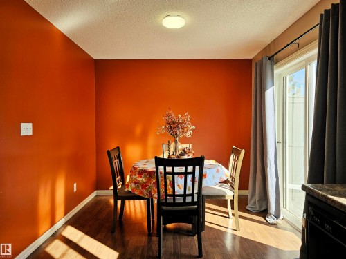 29 1404 Hermitage Road, Edmonton, AB - Indoor Photo Showing Dining Room
